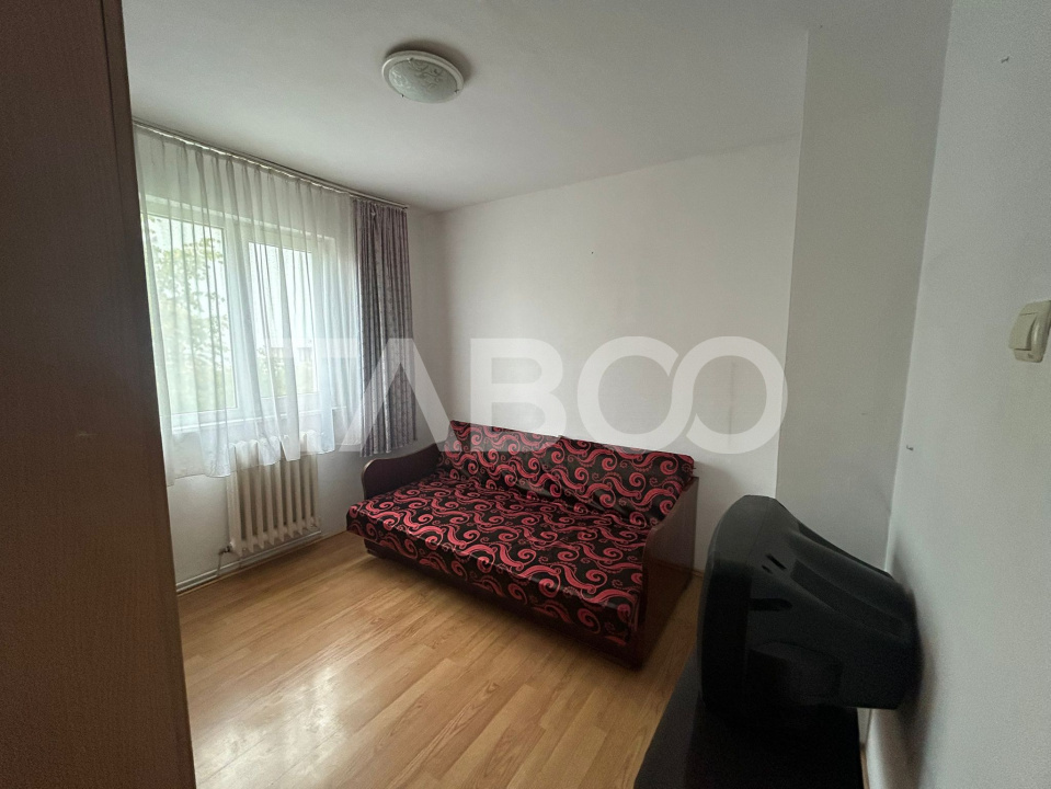 Apartament 3 camere de inchiriat Mihai Viteazul cu pivnita si balcon