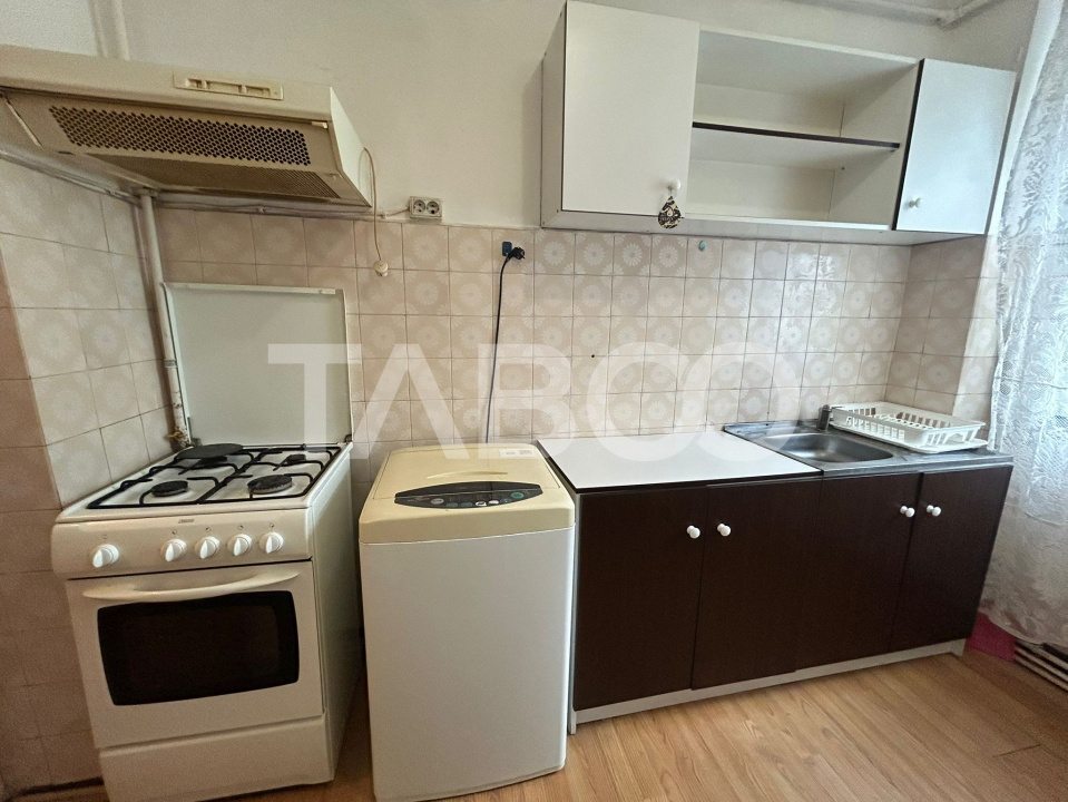 Apartament 3 camere de inchiriat zona Mihai Viteazul cu balcon 