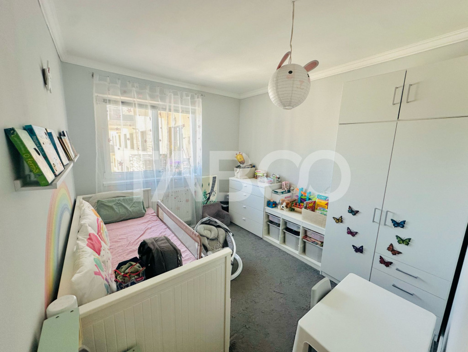 Apartament 3 camere de vanzare 64 mp utili zona Vivo/Razoare