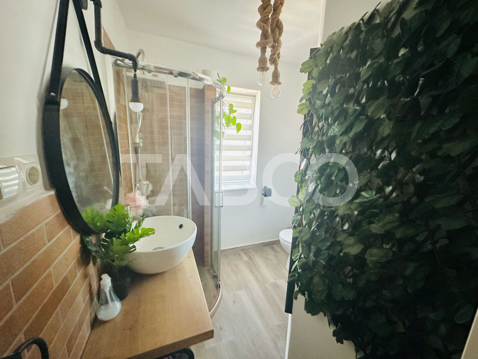 Apartament 3 camere de vanzare 64 mp utili zona Vivo/Razoare