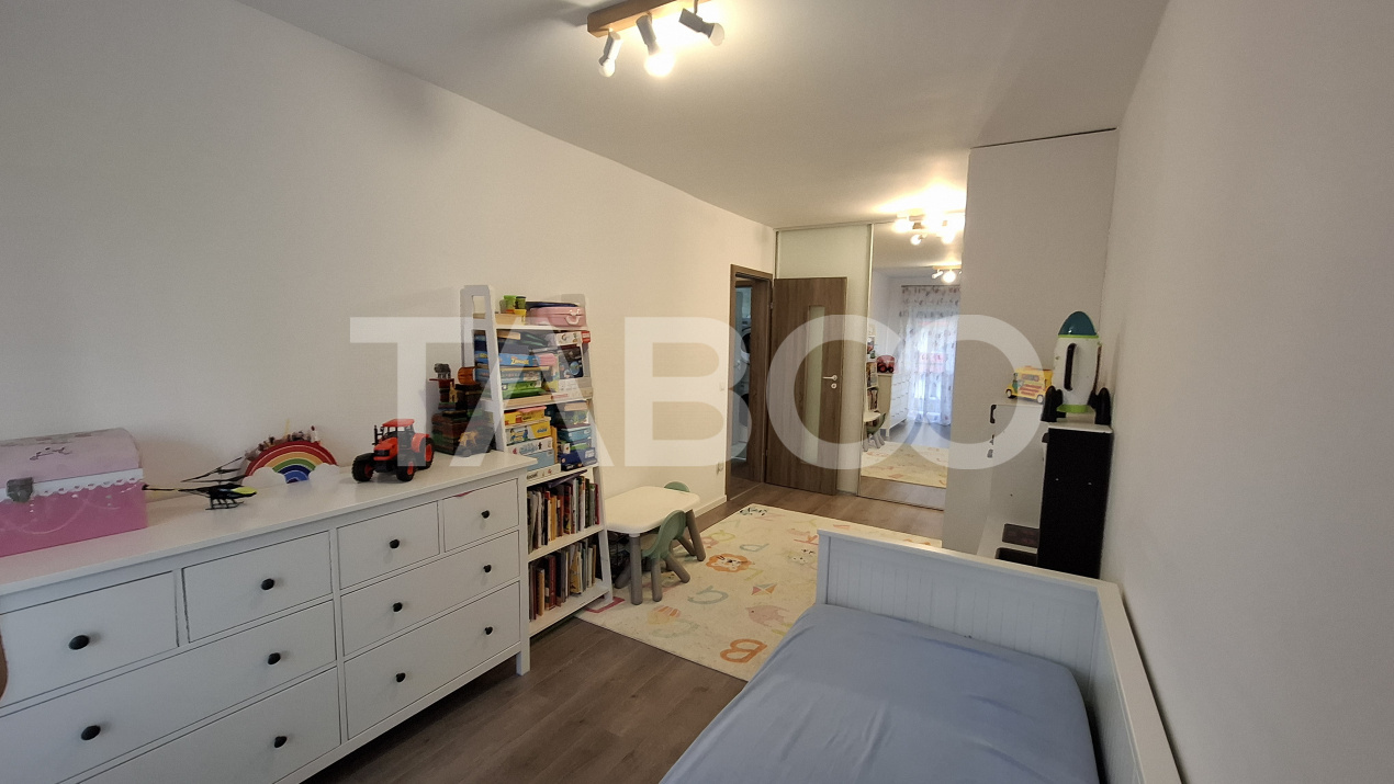 Apartament 3 camere de vanzare decomandat 60 mp zona Calea Surii Mici
