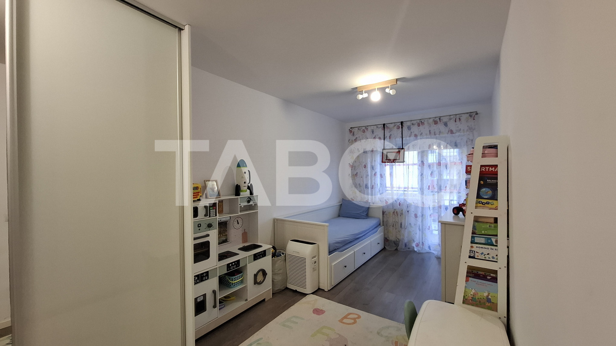 Apartament 3 camere de vanzare decomandat 60 mp zona Calea Surii Mici