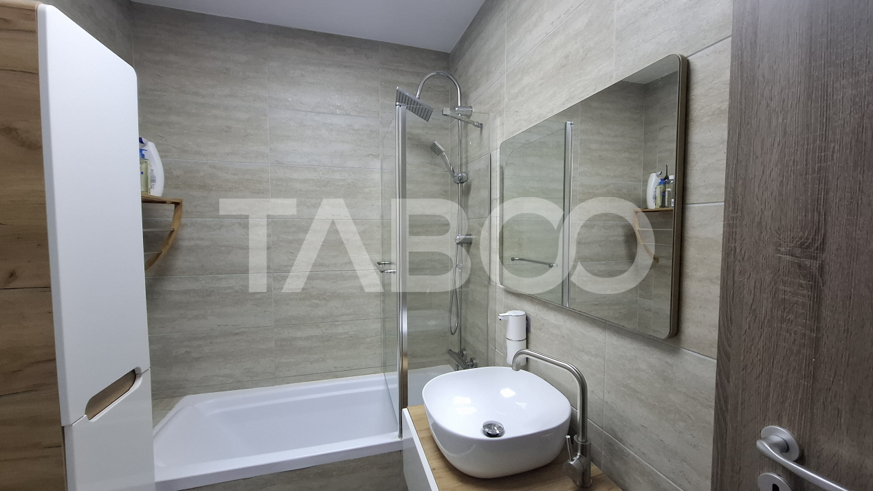 Apartament 3 camere de vanzare decomandat 60 mp zona Calea Surii Mici