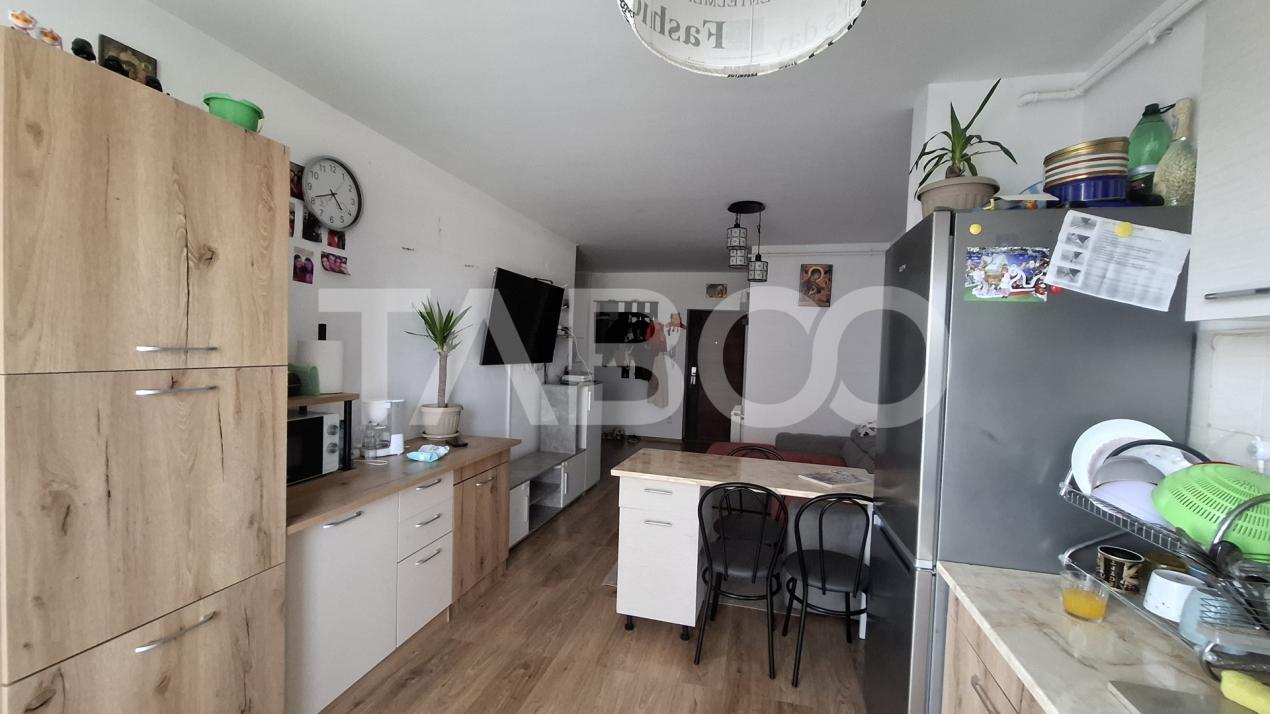 Apartament 3 camere de vanzare decomandat 60 mp zona Calea Surii Mici