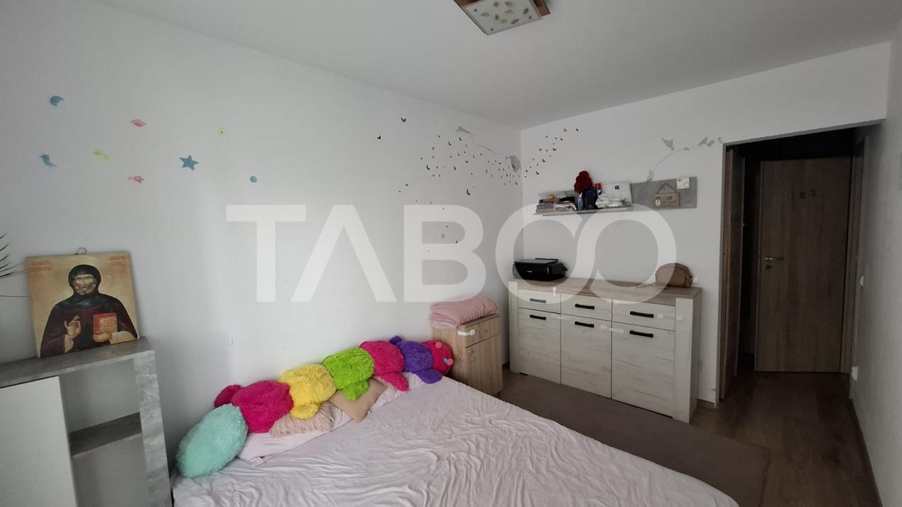 Apartament 3 camere de vanzare decomandat 60 mp zona Calea Surii Mici