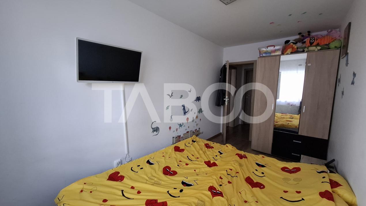 Apartament 3 camere de vanzare decomandat 60 mp zona Calea Surii Mici