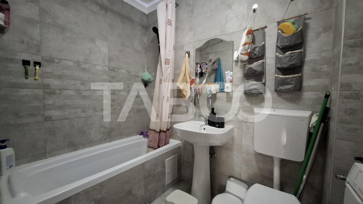 Apartament 3 camere de vanzare decomandat 60 mp zona Calea Surii Mici