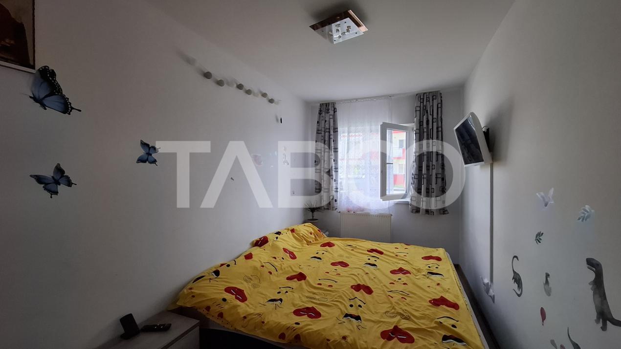 Apartament 3 camere de vanzare decomandat 60 mp zona Calea Surii Mici