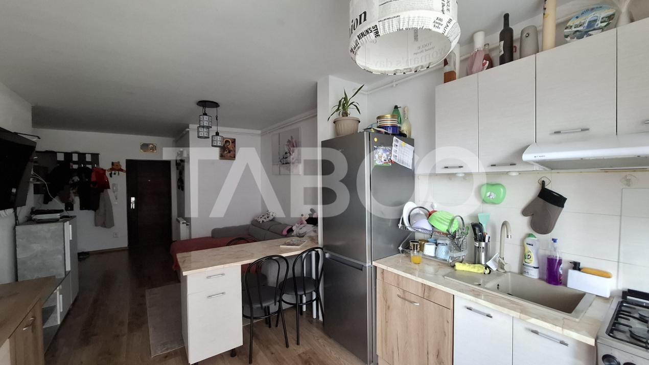 Apartament 3 camere de vanzare decomandat 60 mp zona Calea Surii Mici