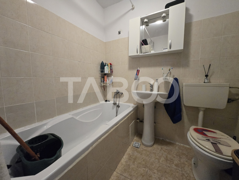 Apartament 3 camere de vanzare decomandat 67 mp zona Terezian Sibiu