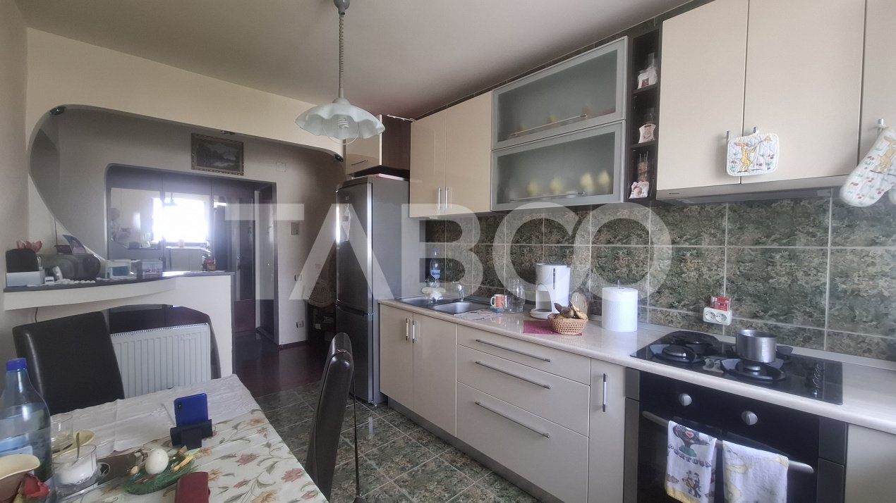 Apartament 3 camere de vanzare decomandat 73 mp zona Rahovei Sibiu