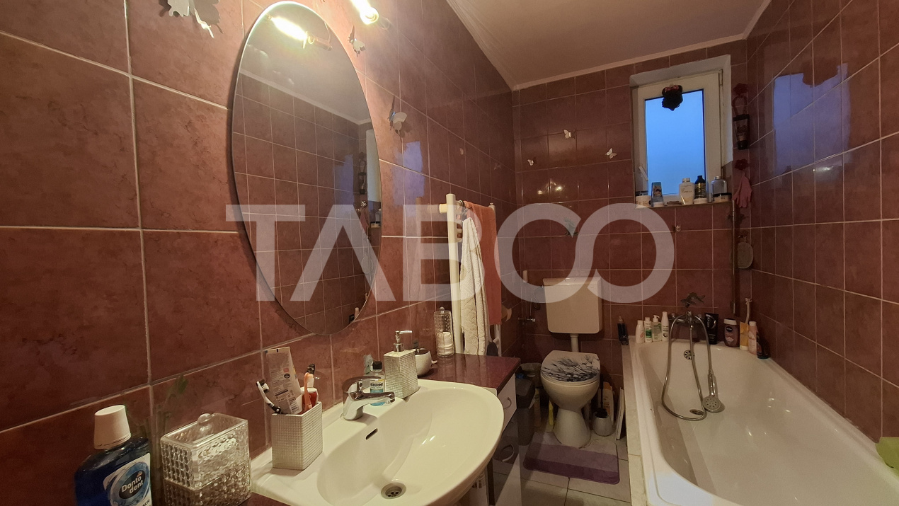Apartament 3 camere de vanzare decomandat 98 mp zona Selimbar Sibiu