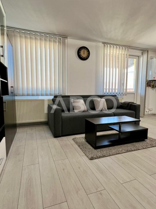 Apartament 3 camere de vanzare decomandat cu balcon zona Vasile Aaron