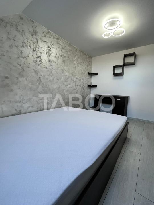 Apartament 3 camere de vanzare decomandat cu balcon zona Vasile Aaron