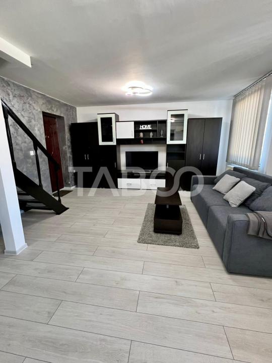 Apartament 3 camere de vanzare decomandat cu balcon zona Vasile Aaron