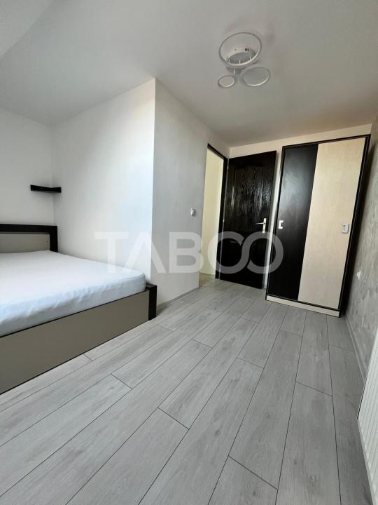 Apartament 3 camere de vanzare decomandat cu balcon zona Vasile Aaron