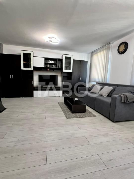 Apartament 3 camere de vanzare decomandat cu balcon zona Vasile Aaron