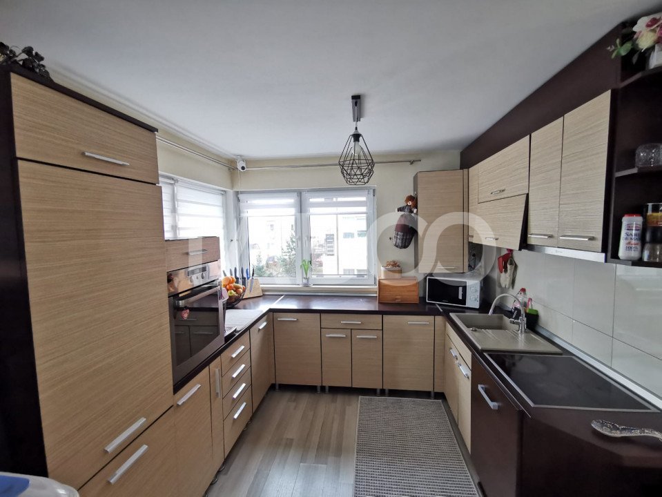Apartament 3 camere de vanzare la etajul 1 zona Brana mobilat utilat