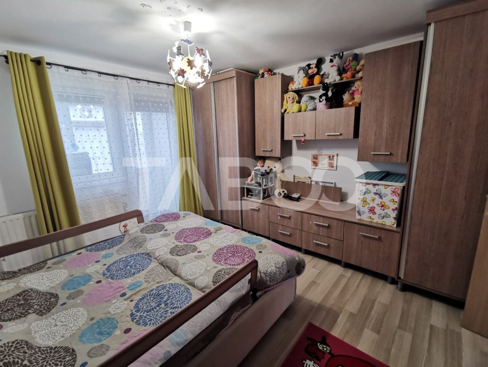 Apartament 3 camere de vanzare la etajul 1 zona Brana mobilat utilat