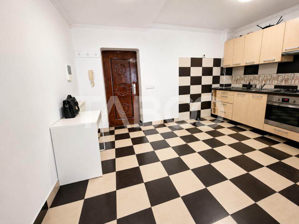 Apartament 3 camere de vanzare parter cu gradina balcon dressing