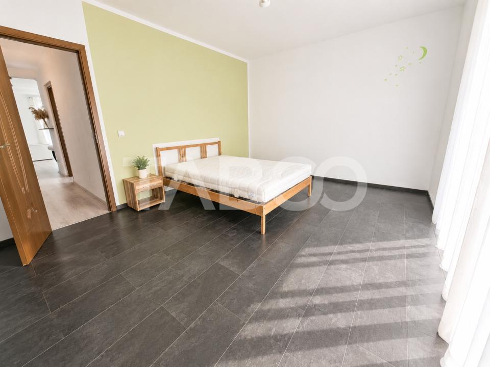 Apartament 3 camere de vanzare parter cu gradina balcon dressing