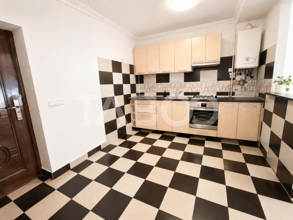 Apartament 3 camere de vanzare parter cu gradina balcon dressing