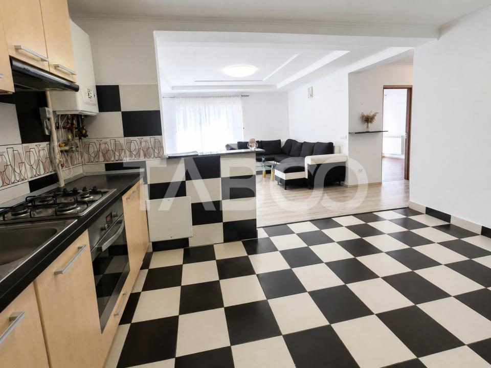 Apartament 3 camere de vanzare parter cu gradina balcon dressing