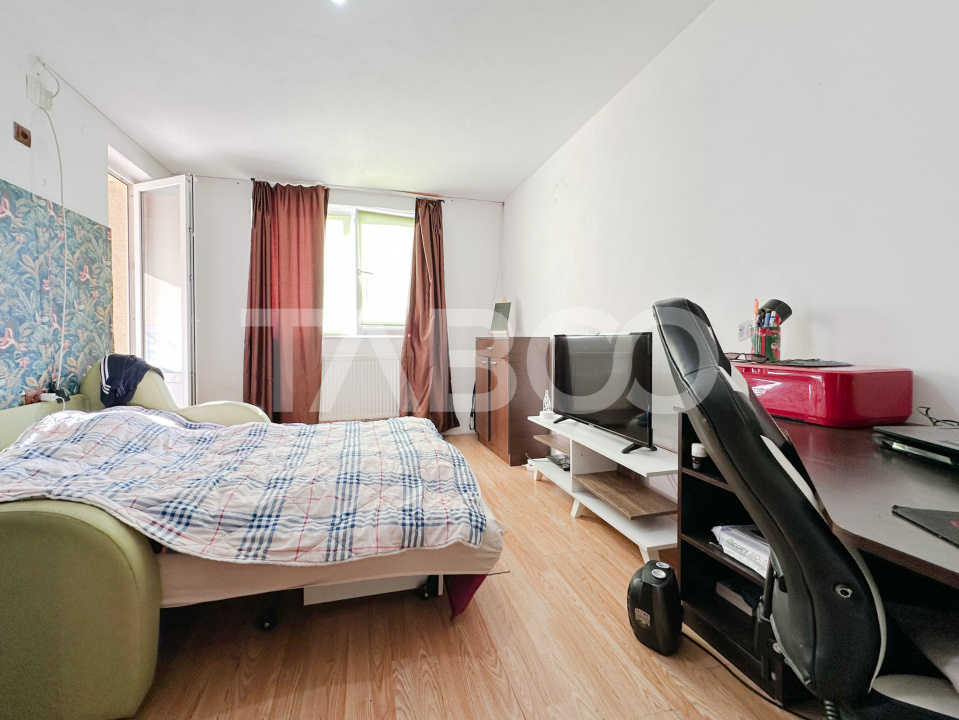 Apartament  3 camere de vanzare - parter inalt cu balcon zona Rahovei 