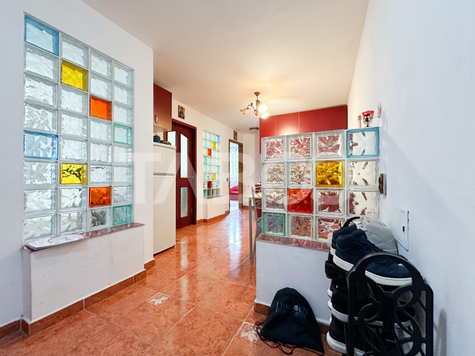 Apartament  3 camere de vanzare - parter inalt cu balcon zona Rahovei 