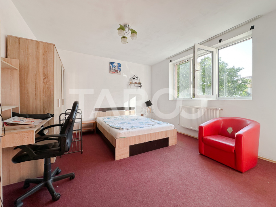 Apartament  3 camere de vanzare - parter inalt cu balcon zona Rahovei 