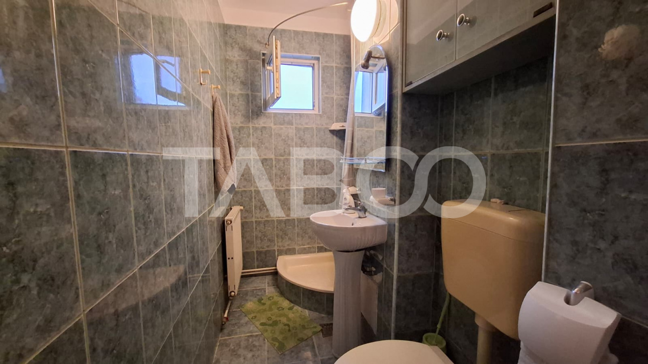 Apartament 3 camere de vanzare semidecomandat 45 mp zona Vasile Aaron