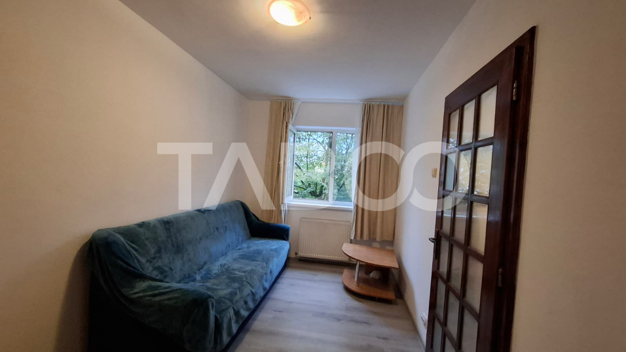 Apartament 3 camere de vanzare semidecomandat 45 mp zona Vasile Aaron
