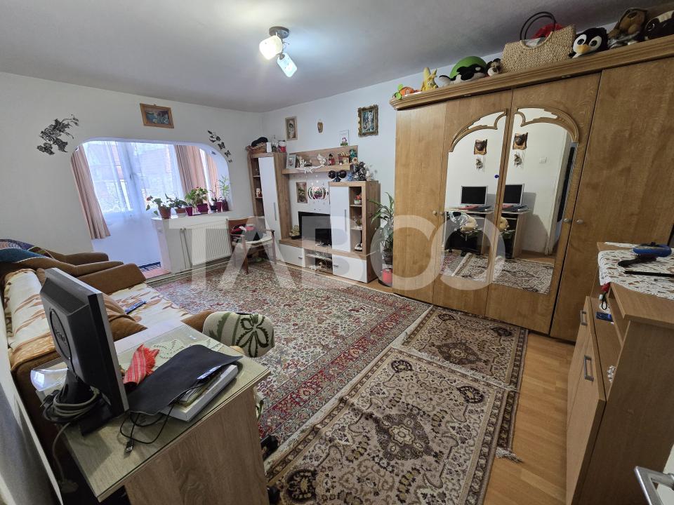 Apartament 3 camere decomandat 2 bai 2 balcoane pivnita Turnisor Sibiu