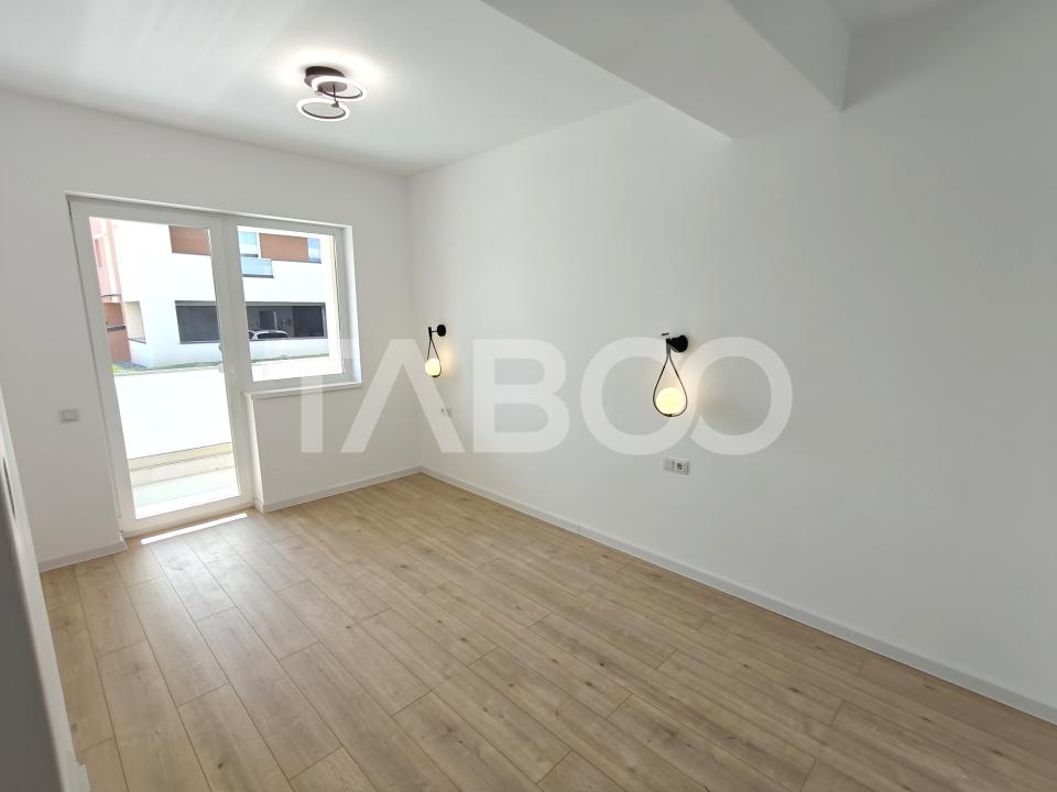 Apartament 3 camere decomandat - 2 bai - balcon - parcare - intabulat