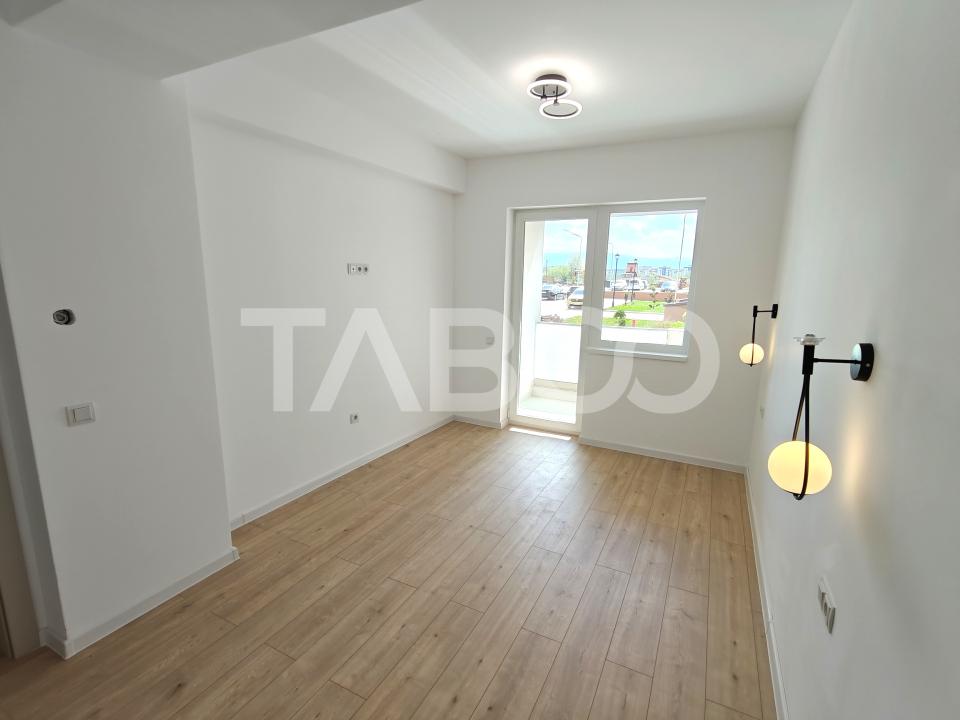 Apartament 3 camere decomandat - 2 bai - balcon - parcare - intabulat