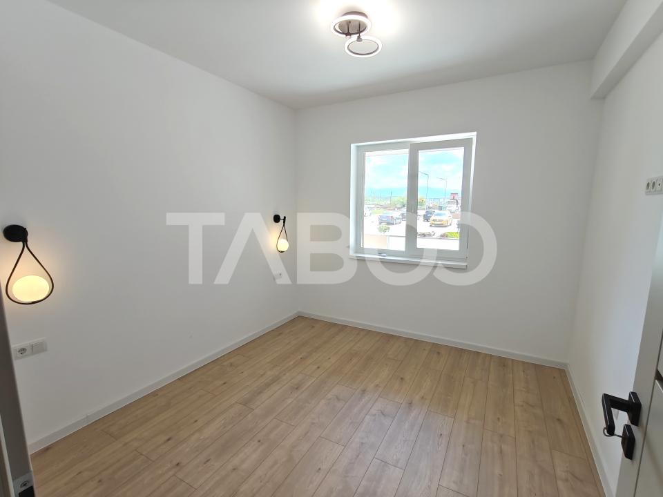 Apartament 3 camere decomandat - 2 bai - balcon - parcare - intabulat