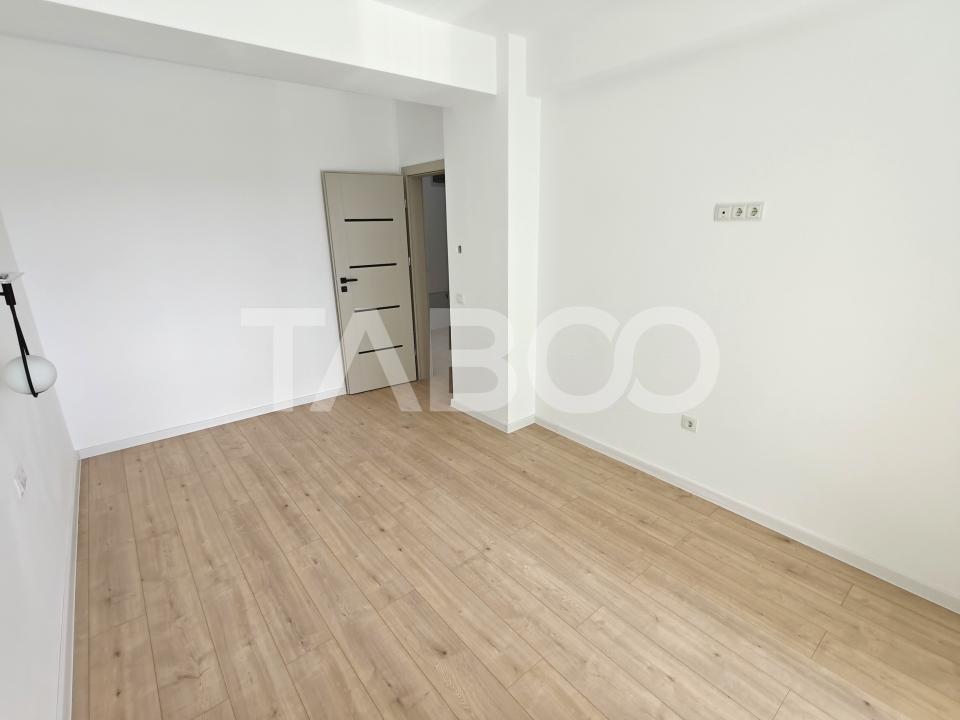 Apartament 3 camere decomandat - 2 bai - balcon - parcare - intabulat