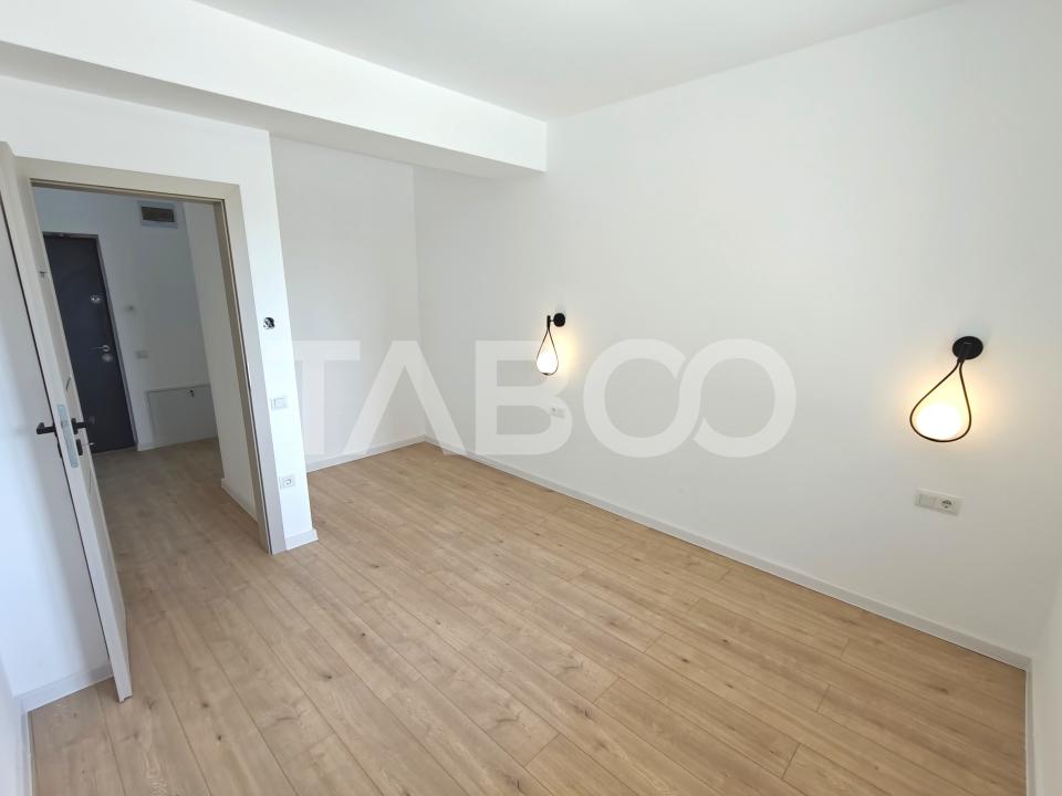 Apartament 3 camere decomandat - 2 bai - balcon - parcare - intabulat
