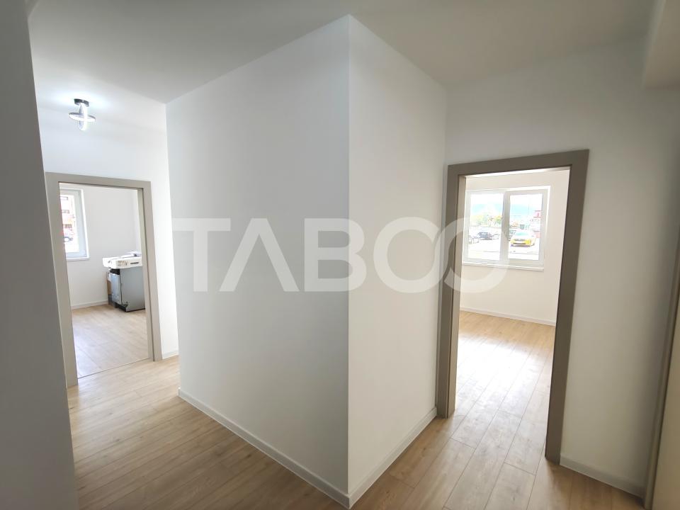 Apartament 3 camere decomandat - 2 bai - balcon - parcare - intabulat