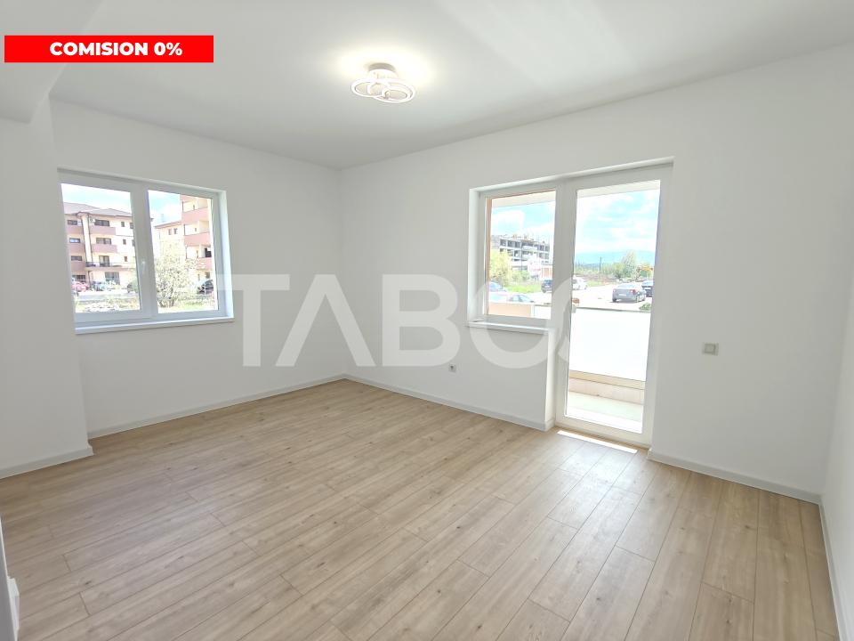 Apartament 3 camere decomandat - 2 bai - balcon - parcare - intabulat