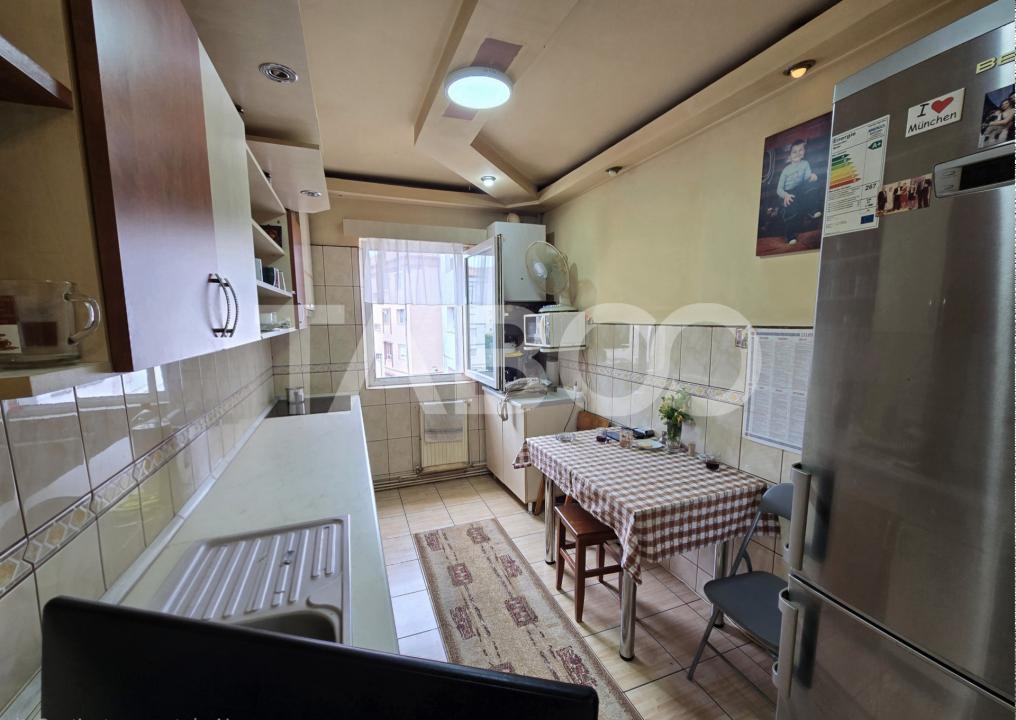 Apartament 3 camere decomandat 2 balcoane etaj 3 Central Sibiu