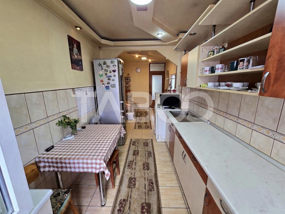 Apartament 3 camere decomandat 2 balcoane etaj 3 Central Sibiu