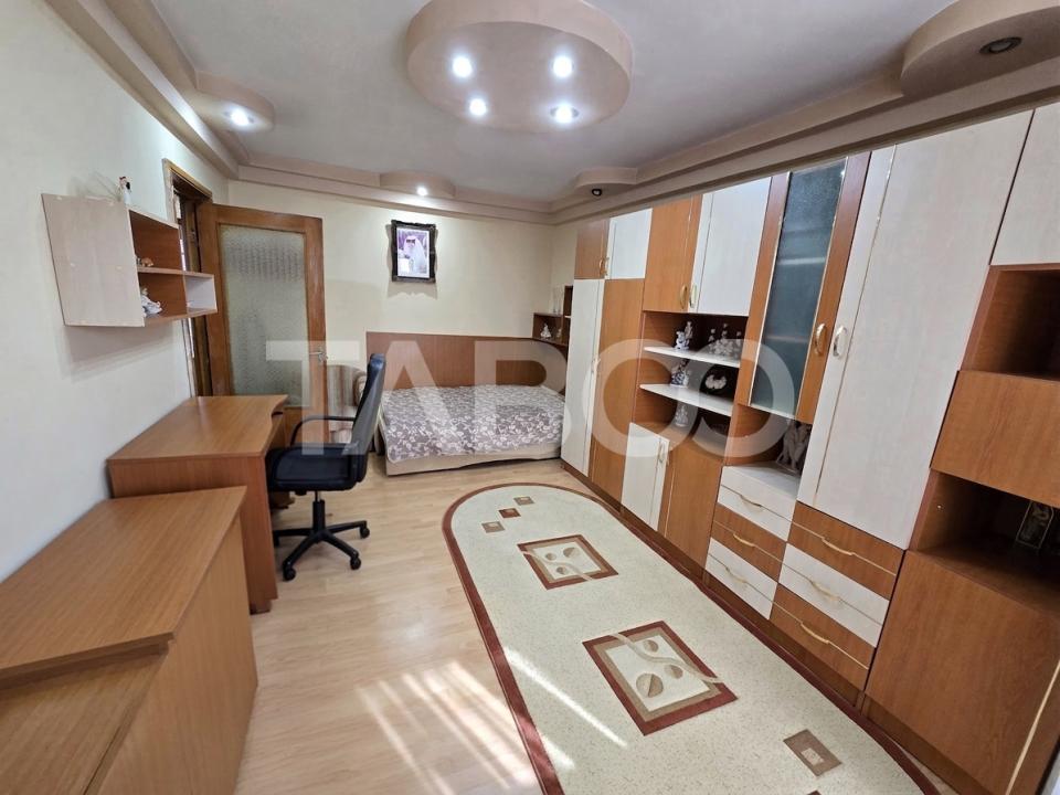 Apartament 3 camere decomandat 2 balcoane etaj 3 Central Sibiu