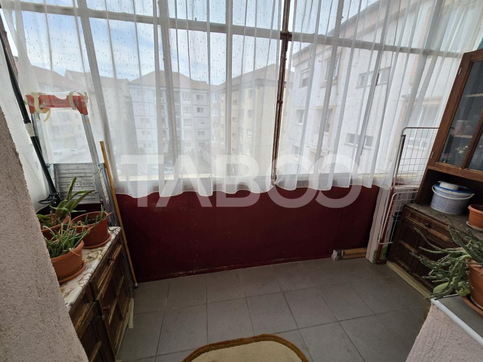 Apartament 3 camere decomandat 2 balcoane etaj 3 Central Sibiu