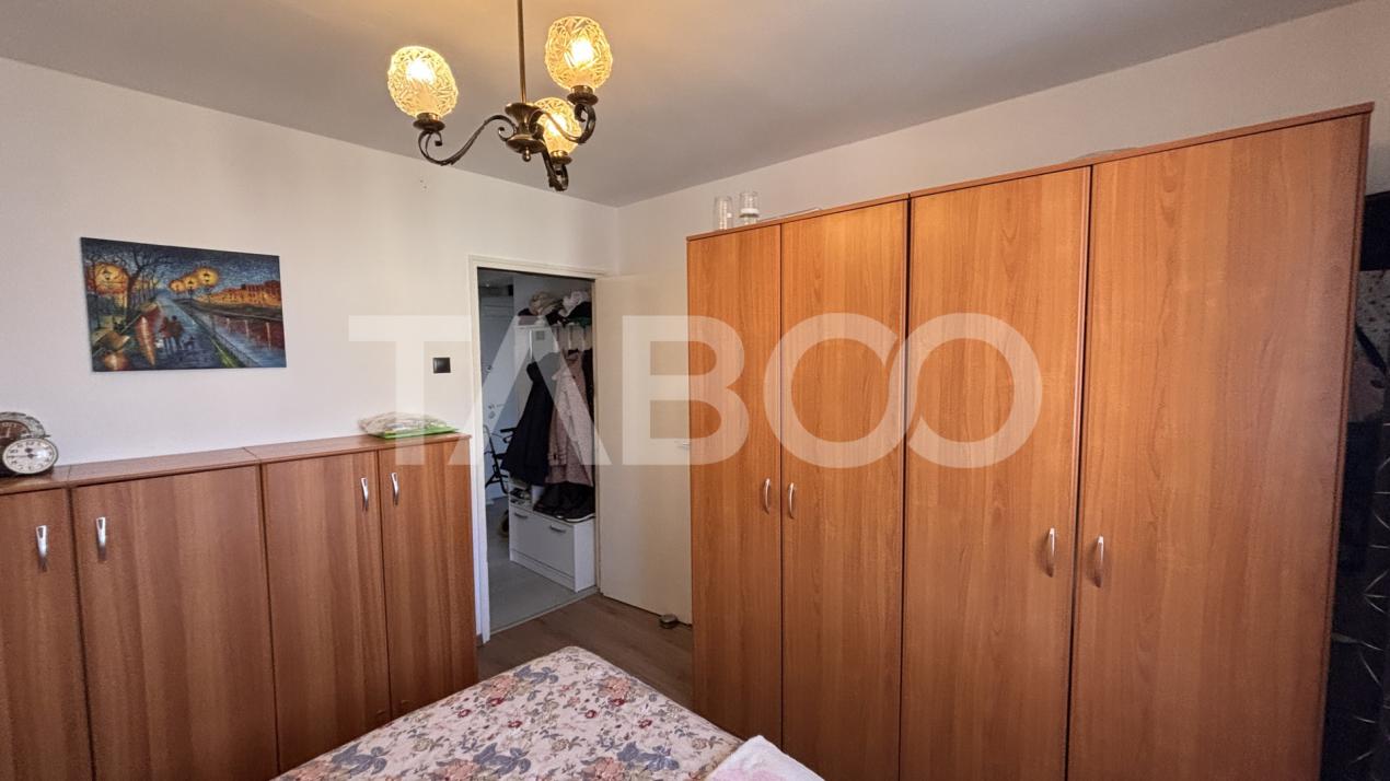 Apartament 3 camere  decomandat 49mpu + balcon zona Strand Sibiu
