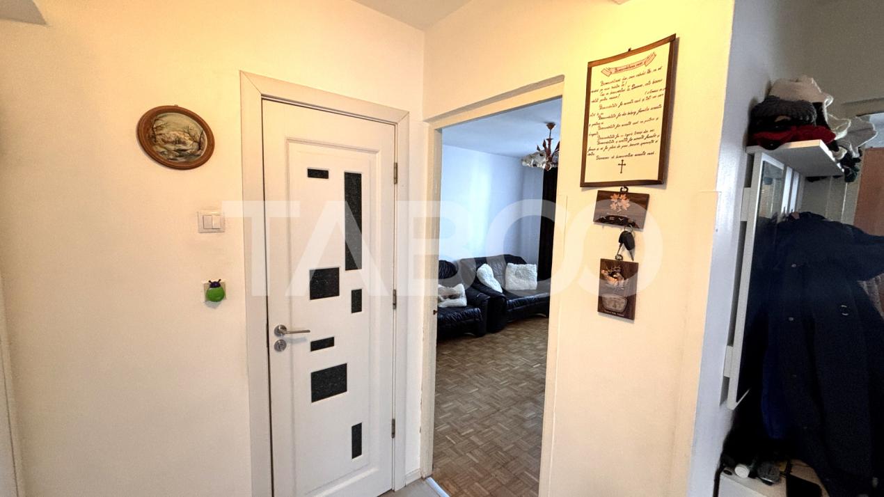 Apartament 3 camere  decomandat 49mpu + balcon zona Strand Sibiu