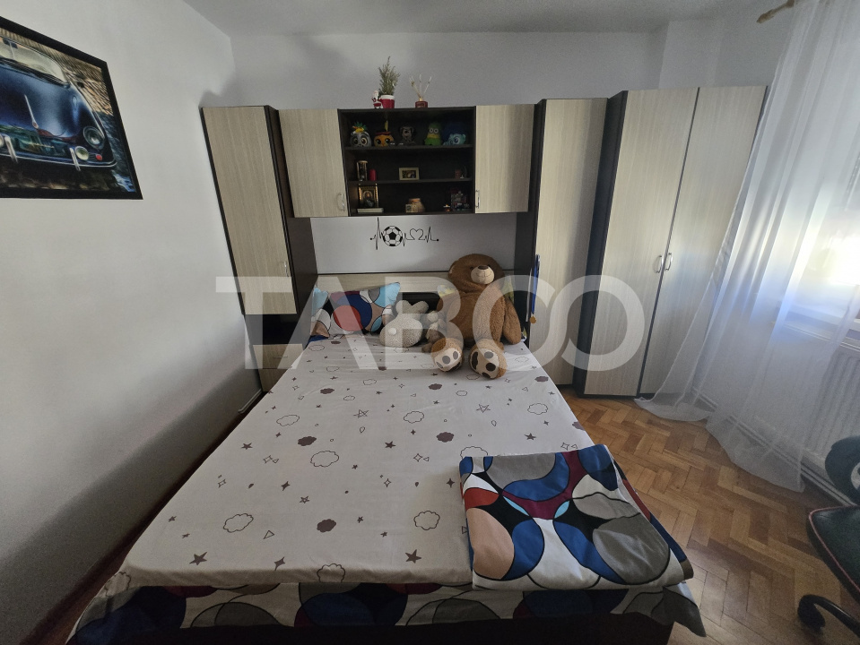 Apartament 3 camere decomandat 68mpu si balcon zona Siretului Sibiu