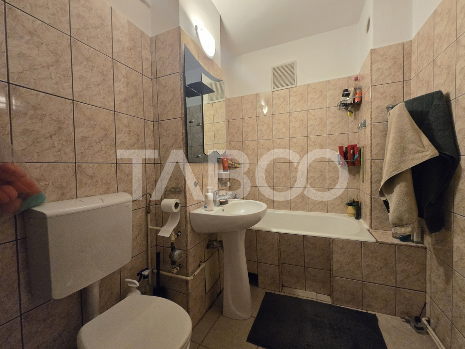 Apartament 3 camere decomandat 68mpu si balcon zona Siretului Sibiu