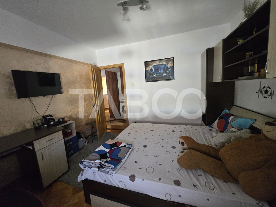 Apartament 3 camere decomandat 68mpu si balcon zona Siretului Sibiu