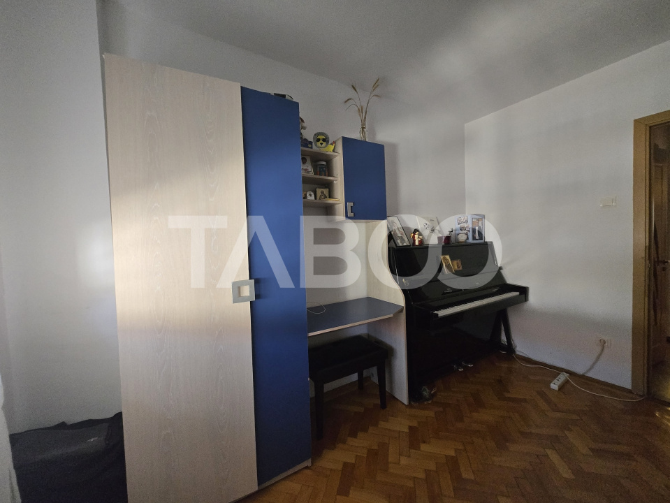 Apartament 3 camere decomandat 68mpu si balcon zona Siretului Sibiu